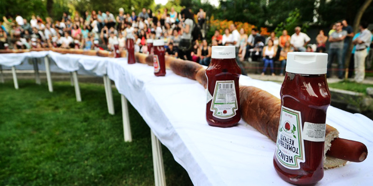 THE LONGEST HOT DOG IN ARMENIA